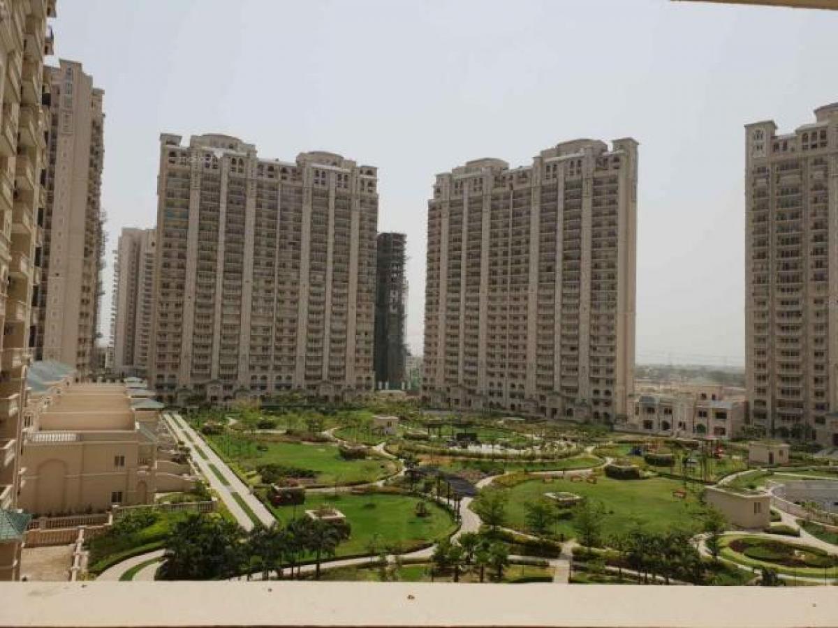 3 bedrooms House in Noida, India No. 2417