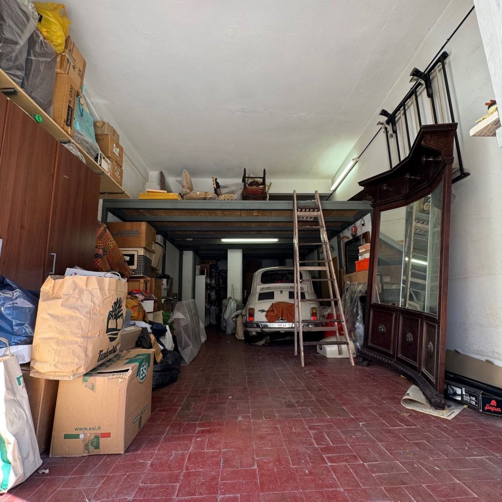 33m² Garage in Genoa, Italy No. 334388