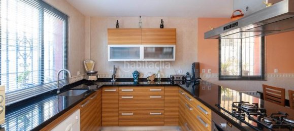 4 bedrooms House in Jun, Spain No. 94740 47