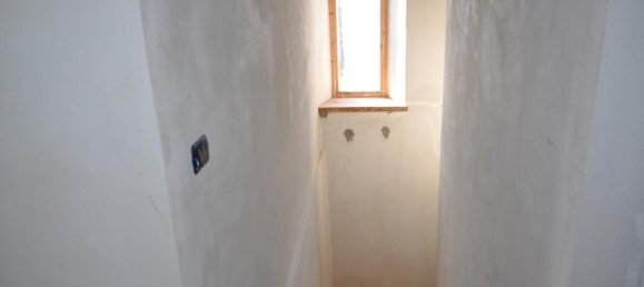 7 rooms House in Valmozzola, Italy No. 72176 19