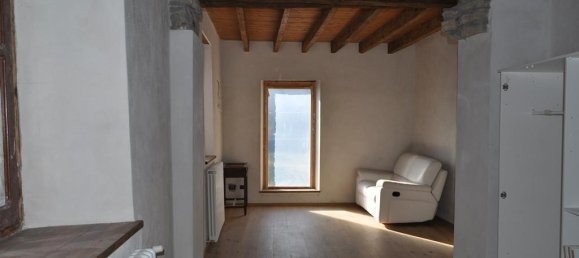 7 rooms House in Valmozzola, Italy No. 72176 5