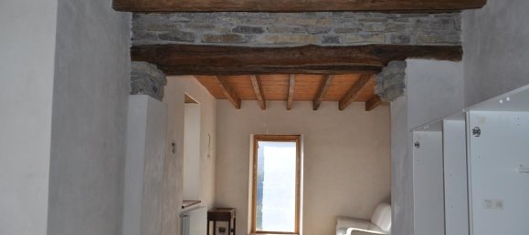 7 rooms House in Valmozzola, Italy No. 72176 7