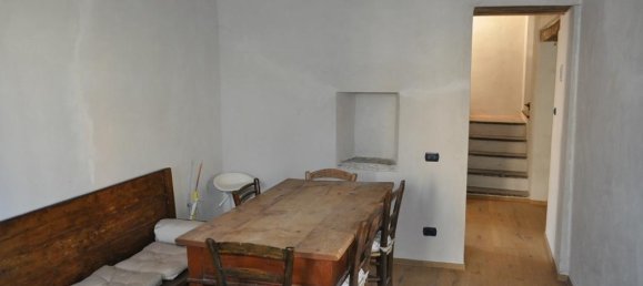 7 rooms House in Valmozzola, Italy No. 72176 9
