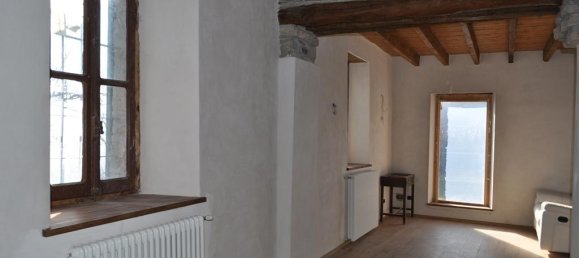 7 rooms House in Valmozzola, Italy No. 72176 6