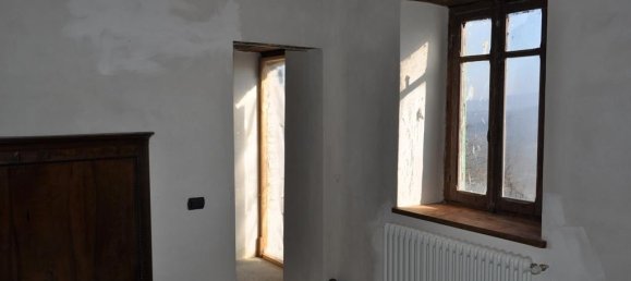 7 rooms House in Valmozzola, Italy No. 72176 16