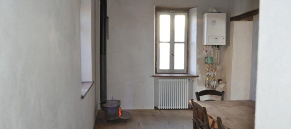 7 rooms House in Valmozzola, Italy No. 72176 8