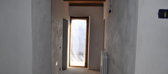 7 rooms House in Valmozzola, Italy No. 72176 11