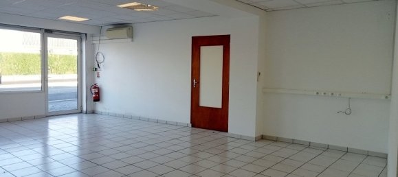 Edificio de 4 dormitorios en Montmirail, France No. 42000 3