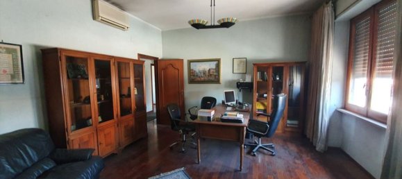 Квартира с 7 комнатами в Фрозиноне, Италия № 32425 16