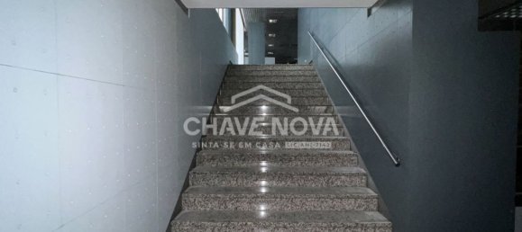 984m² Commercial property in Porto, Portugal No. 50607 20