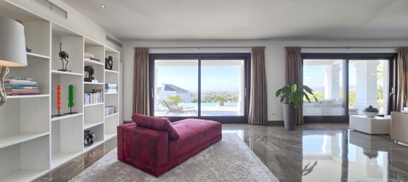 6 bedrooms Villa in Malaga, Spain No. 22759 5