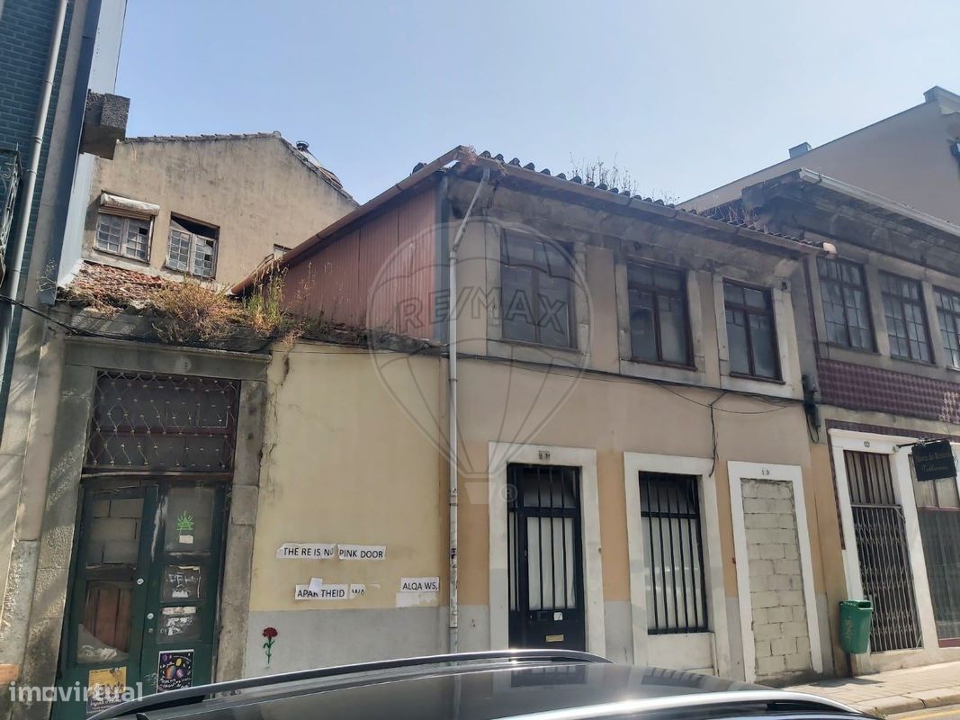 9 bedrooms Building in Porto, Portugal No. 42059