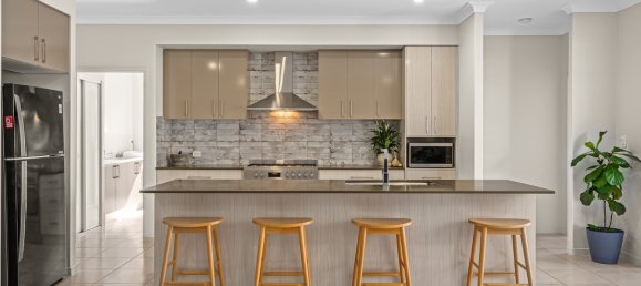 4 bedrooms House in Banksia Beach, Australia No. 930 9