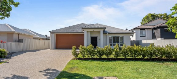 4 bedrooms House in Banksia Beach, Australia No. 930 26