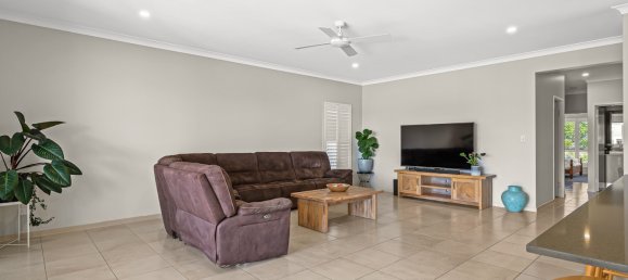 4 bedrooms House in Banksia Beach, Australia No. 930 7