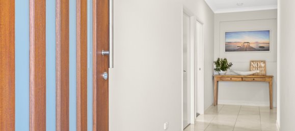 4 bedrooms House in Banksia Beach, Australia No. 930 6