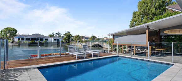 4 bedrooms House in Banksia Beach, Australia No. 930 21