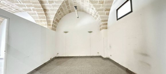 Propiedad comercial de 4 habitaciónes en Monopoli, Italy No. 31218 4