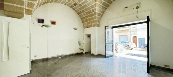 Propiedad comercial de 4 habitaciónes en Monopoli, Italy No. 31218 2