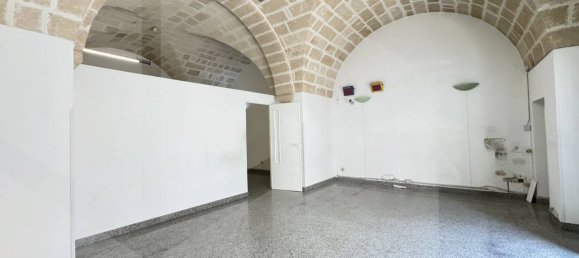 Propiedad comercial de 4 habitaciónes en Monopoli, Italy No. 31218 17