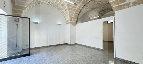 Propiedad comercial de 4 habitaciónes en Monopoli, Italy No. 31218 3