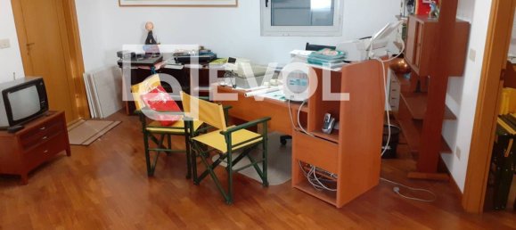 Коммерческая недвижимость 800м² в Порденоне, Италия № 128956 8