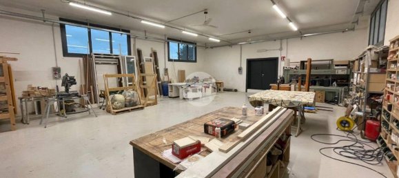 Armazém de 3 divisões em Calcio, Italy N.º 296753 15