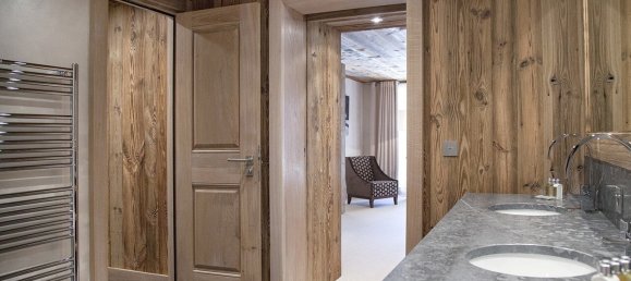 5 Schlafzimmer Gewerbliche Immobilie in Les Allues, France, Nr. 1274 3