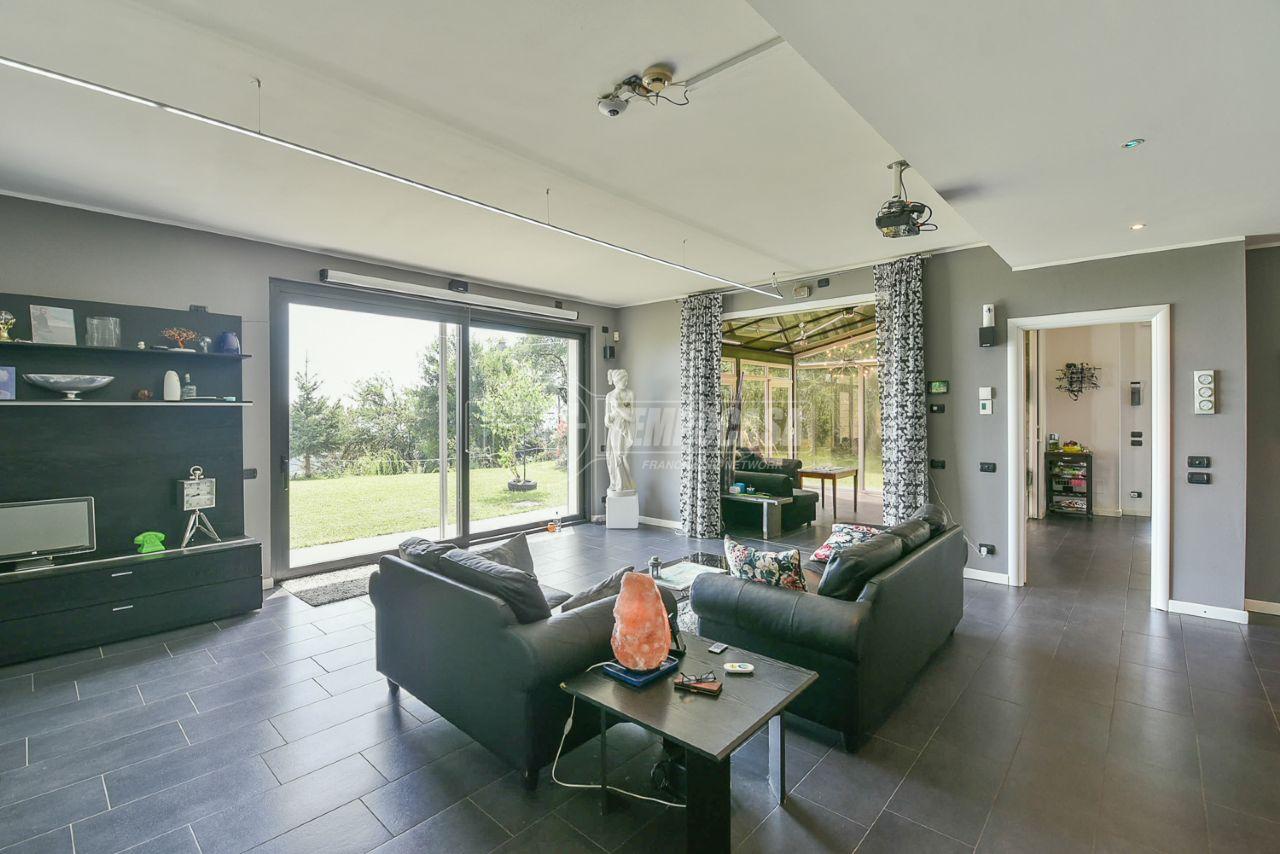 Villa de 5 divisões em Tavernerio, Italy N.º 17604