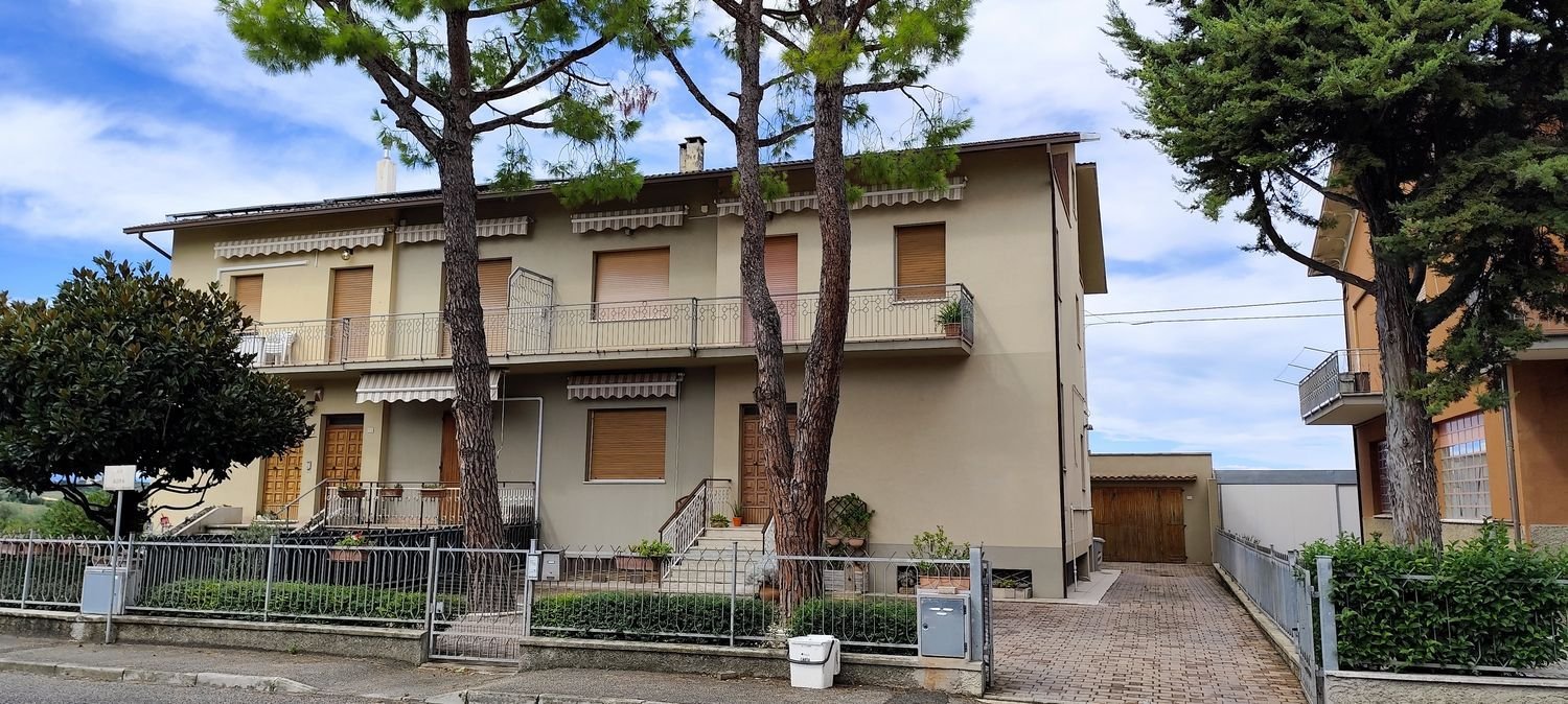 Дом с 11 спальнями в Морро д’Альба, Италия № 332507