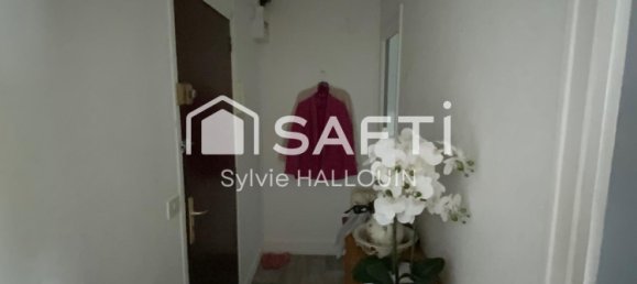 Studio in Chartres, France No. 152389 3