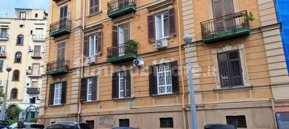 5 bedrooms Apartment in Naples, Italy No. 31549 2