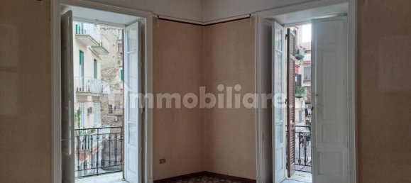 5 bedrooms Apartment in Naples, Italy No. 31549 4