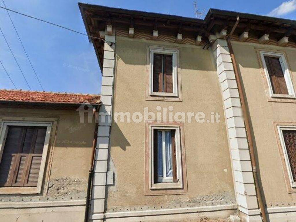 3 bedrooms Apartment in Saronno, Italy No. 283535