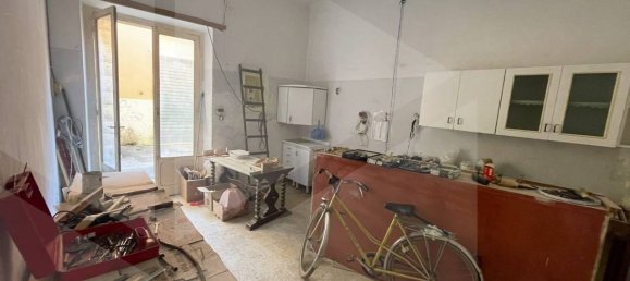 Casa de 2 habitaciónes en Corato, Italy No. 27284 3
