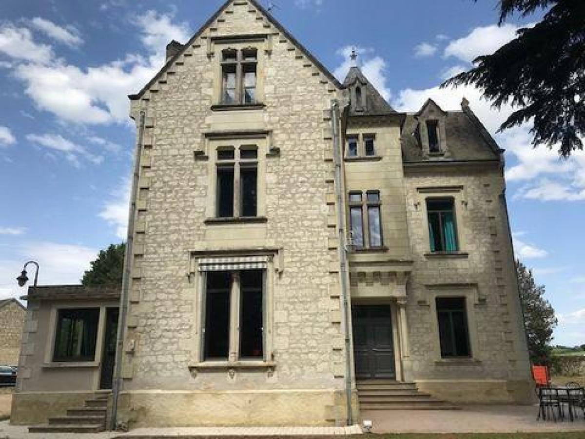 6 bedrooms House in Chinon, France No. 9910