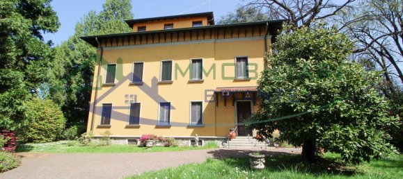 5 rooms Villa in Somma Lombardo, Italy No. 78574 3