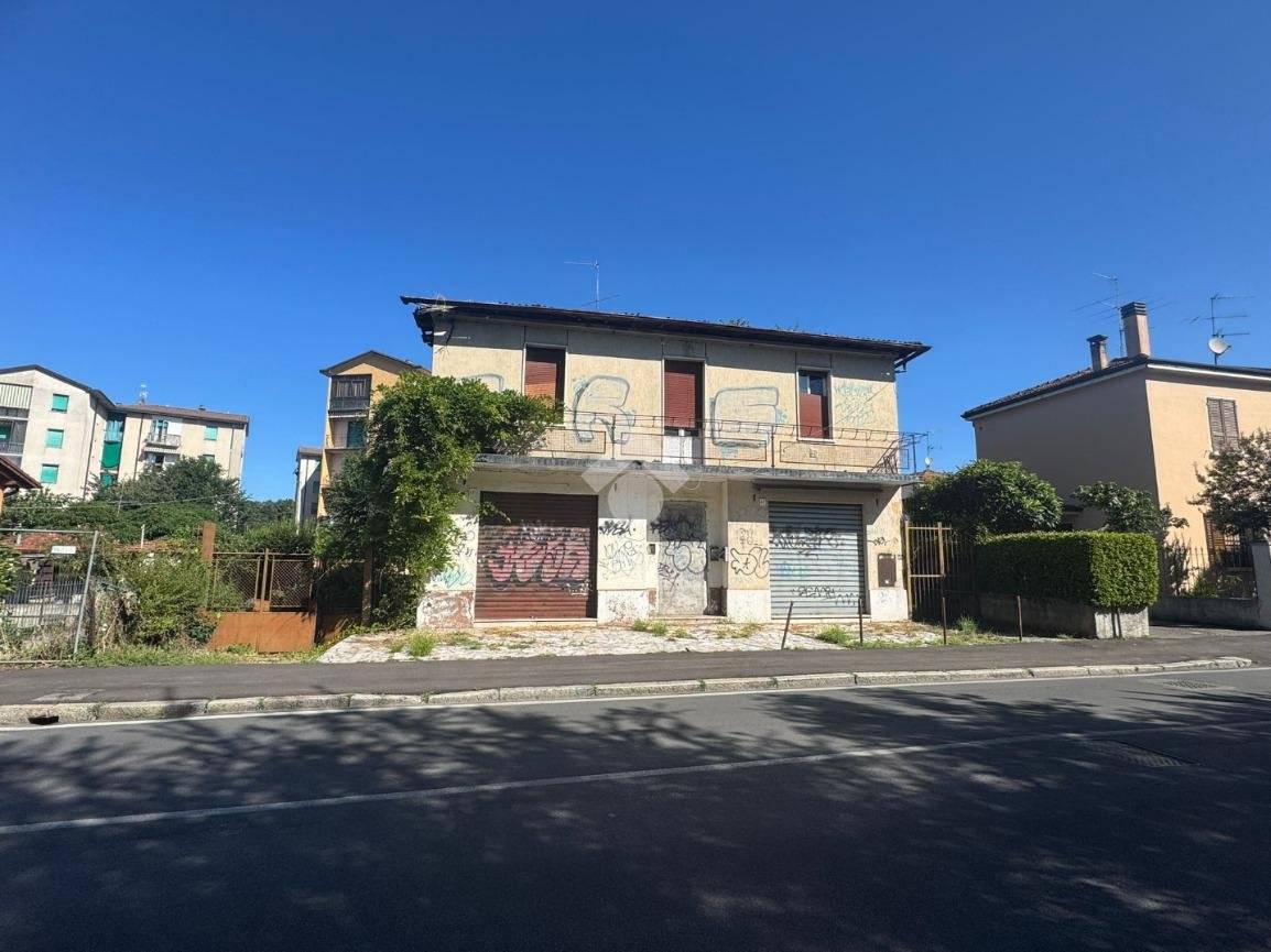 450m² Commercial property in Brescia, Italy No. 328420