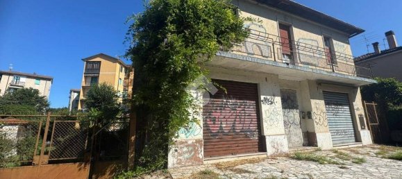 450m² Commercial property in Brescia, Italy No. 328420 17