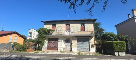 450m² Commercial property in Brescia, Italy No. 328420 4