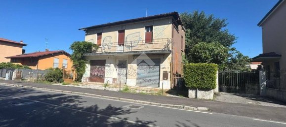 450m² Commercial property in Brescia, Italy No. 328420 16