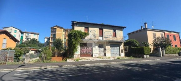 450m² Commercial property in Brescia, Italy No. 328420 3