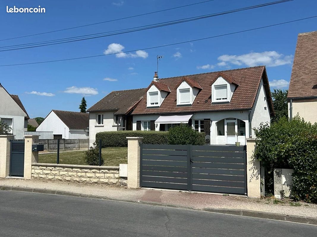 Casa de 4 dormitorios en Chaingy, France No. 332902