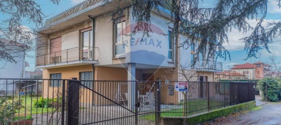 3 bedrooms Villa in Cardano al Campo, Italy No. 205695 12