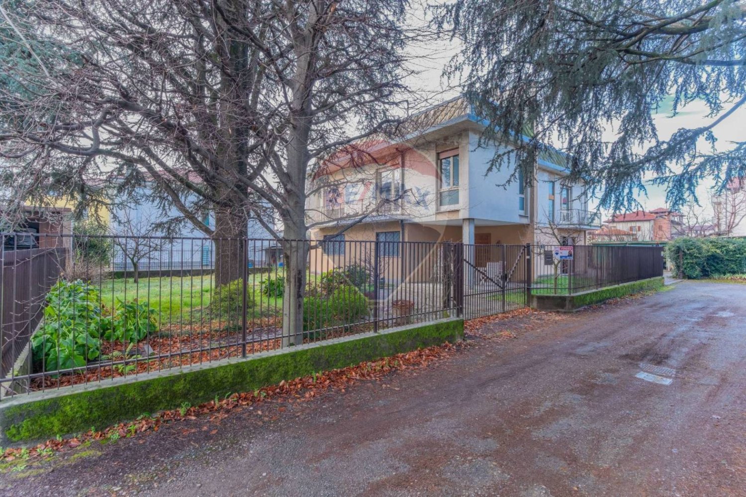 3 bedrooms Villa in Cardano al Campo, Italy No. 205695