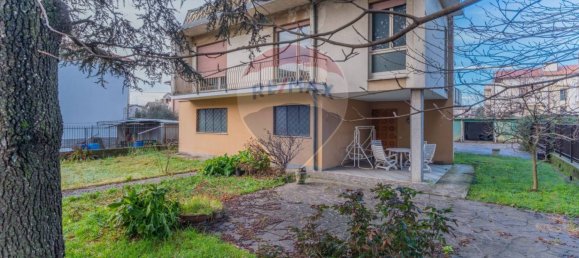 3 bedrooms Villa in Cardano al Campo, Italy No. 205695 2