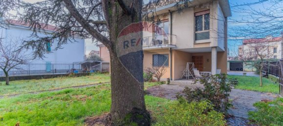 3 bedrooms Villa in Cardano al Campo, Italy No. 205695 5