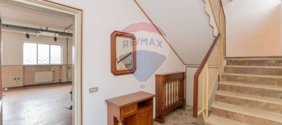 3 bedrooms Villa in Cardano al Campo, Italy No. 205695 13