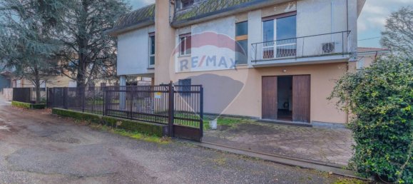 3 bedrooms Villa in Cardano al Campo, Italy No. 205695 8