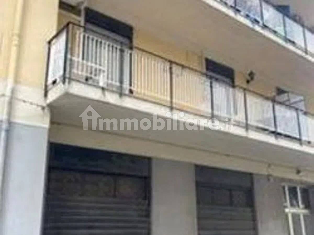 4 bedrooms Apartment in Messina, Italy No. 38236